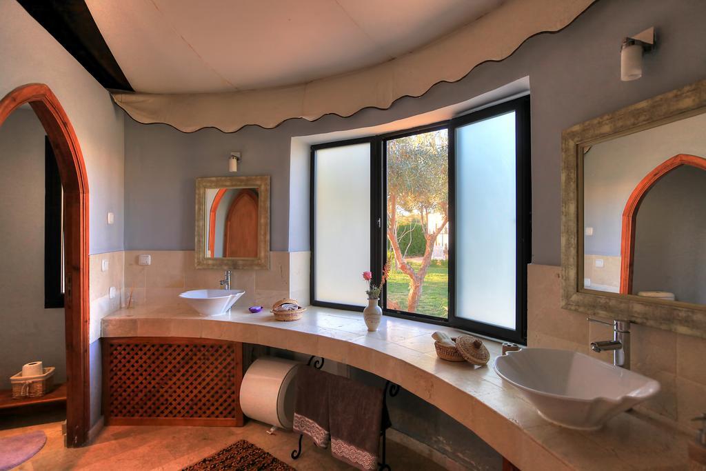 Villa Marco Au Jardin Des Senteurs El Ain Dış mekan fotoğraf